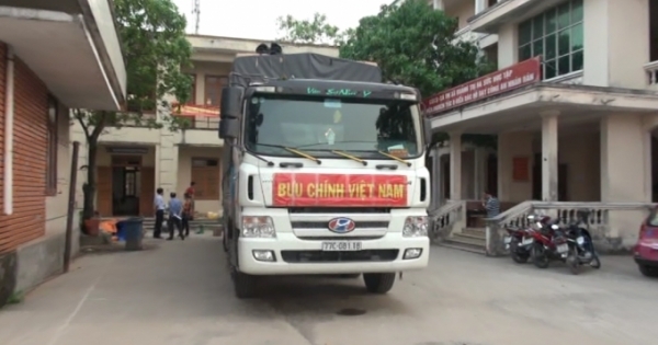 Quảng Trị: Bắt giữ ô tô đội lốt Bưu chính Việt Nam để vận chuyển... thịt thối