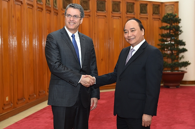 Thủ tướng Nguyễn Xu&acirc;n Ph&uacute;c v&agrave; Tổng Gi&aacute;m đốc WTO Roberto Azevedo - Ảnh: VGP/Quang Hiếu.