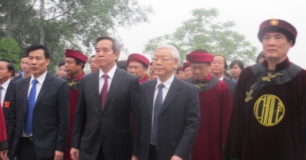 Tổng Bí thư Nguyễn Phú Trọng dâng hương tưởng nhớ các Vua Hùng