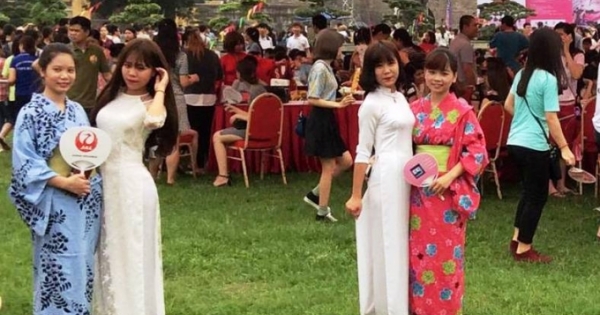 Người dân Thủ đô hào hứng với lễ hội Hoa Anh Đào lớn nhất Việt Nam