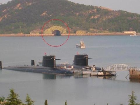 Căn cứ t&agrave;u ngầm Trung Quốc tại đảo Hải Nam. (Ảnh: Facebook).