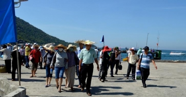 Biển động, hàng ngàn du khách mắc kẹt trên đảo Cù Lao Chàm