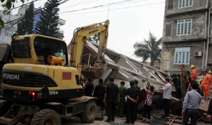 Hiện trường vụ đổ sập thảm khốc tại ng&ocirc;i nh&agrave; 5 tầng khiến 3 người trong gia đ&igrave;nh tử vong.
