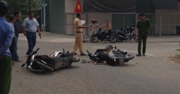 Đồng Nai: Hai xe máy đối đầu, 4 người nhập viện