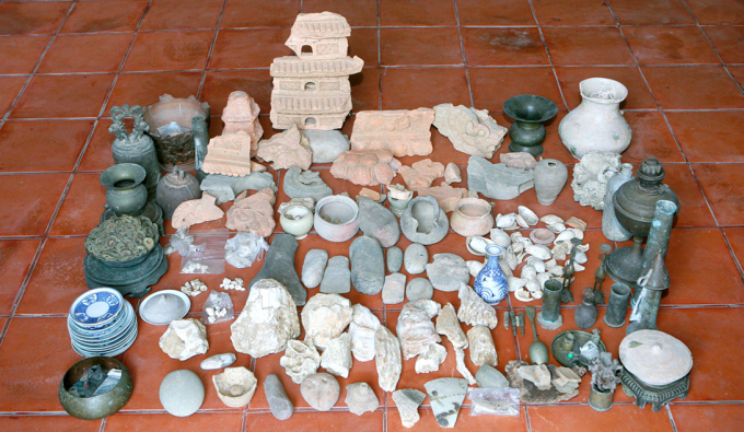 Những di vật khảo cổ học ở Nhẫm Dương.