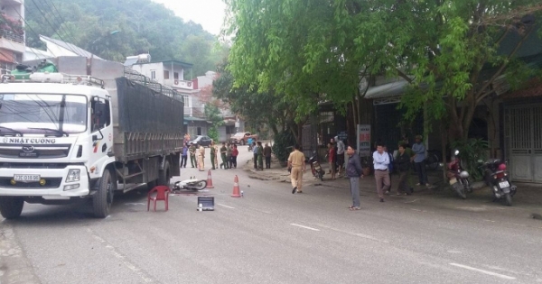 Hà Giang: Ô tô tải phóng nhanh, đâm xe máy khiến 2 người thương vong