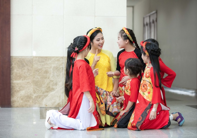 Ngọc H&acirc;n, Thanh T&uacute; tham gia Festival nghề truyền thống Huế 2017