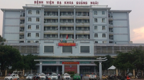 Bệnh viện Đa khoa tỉnh Quảng Ng&atilde;i, nơi c&aacute;c nạn nh&acirc;n đang điều trị.