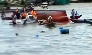 Bạc Liêu: 2 người thiệt mạng và hàng chục người nhập viện do chìm tàu tại lễ hội Nghinh Ông