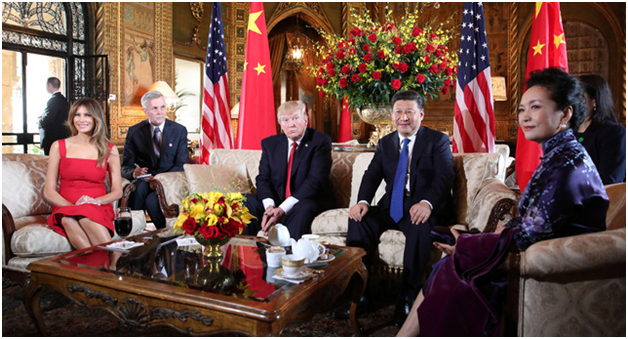 To&agrave;n cảnh buổi gặp gỡ giữa hai nh&agrave; l&atilde;nh đạo Mỹ - Trung. (Ảnh: Reuters)