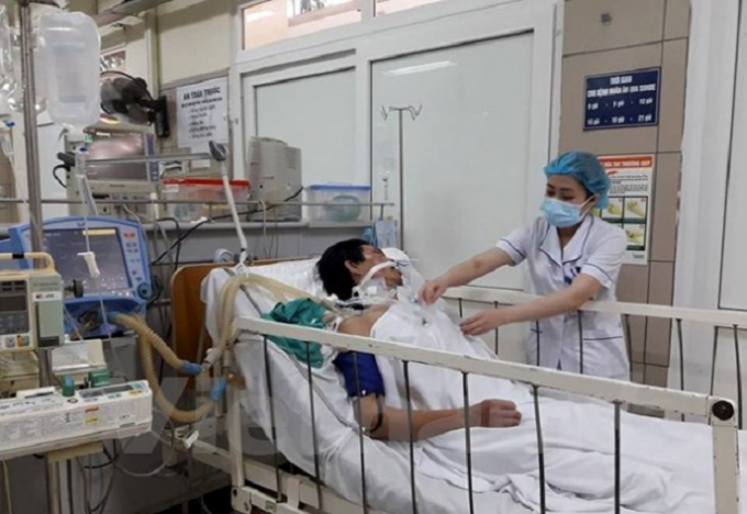 Bệnh nh&acirc;n ngộ độc rượu c&oacute; Methanol đang điều trị tại Bệnh viện Bạch Mai. (Ảnh: T.G/Vietnam+).