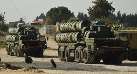 Hệ thống ph&ograve;ng kh&ocirc;ng S-400 của Nga ở Syria. Ảnh: Bộ Quốc ph&ograve;ng Nga