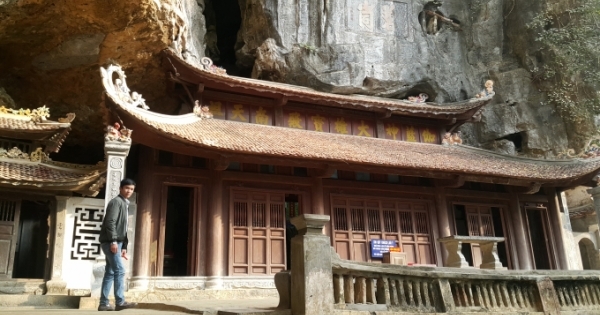 Tham quan vãn cảnh ngôi chùa cổ ở Ninh Bình