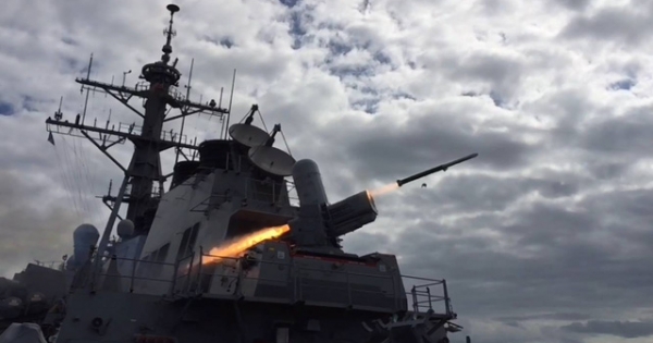Tàu Mỹ nã tên lửa vào Syria từng bị chiến đấu cơ Nga áp sát