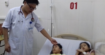 Hà Tĩnh: 9 học sinh tiểu học nhập viện vì ăn quả ngô đồng