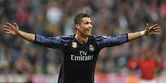 Ronaldo c&oacute; một trận đấu tỏa s&aacute;ng gi&uacute;p Real c&oacute; lợi thế ở trận lượt về tứ kết&nbsp;UEFA Champions League 2016/2017.