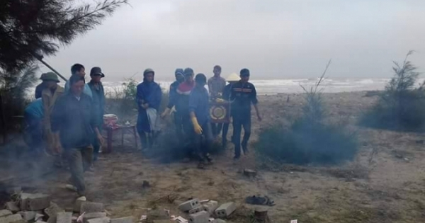 Thanh Hóa: Tập thể dục buổi sáng, người dân phát hiện thi thể mất đầu trôi dạt bờ biển