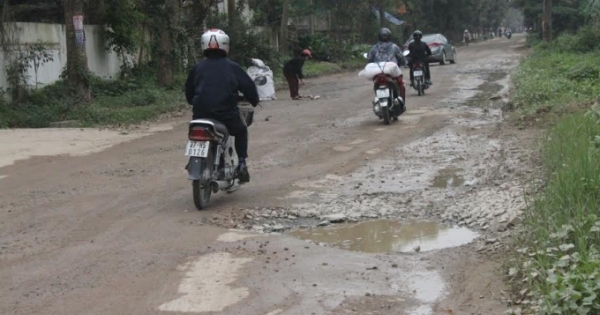 Nghệ An: Nhiều tuyến đường hư hỏng nặng