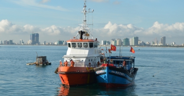 Đà Nẵng: Cứu hộ 11 thuyền viên trên tàu bị hỏng máy tại ngư trường Hoàng Sa