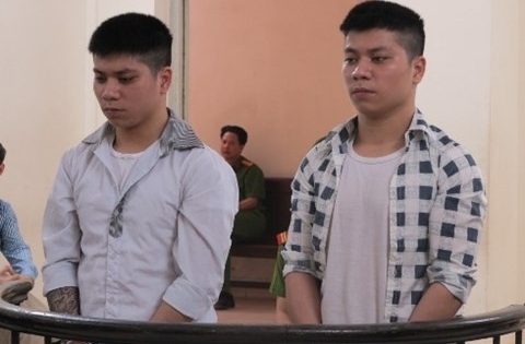 Hà Nội: Hai anh em song sinh lãnh án vì đấm vào mặt CSGT