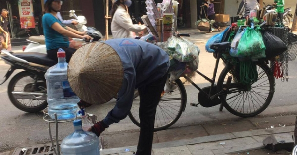 Những thứ miễn phí mang đậm tình người trên đường phố Hà Nội