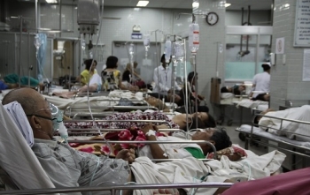 Quá tải cấp cứu, bệnh nhân phải chờ mổ 12 tiếng ở Bệnh viện Chợ Rẫy