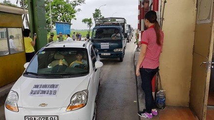 Hà Tĩnh: Người dân dàn hàng ô tô phản đối thu phí BOT