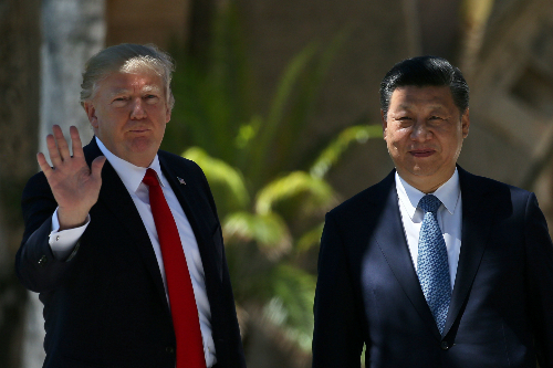 Tổng thống Mỹ Donald Trump (tr&aacute;i) v&agrave; Chủ tịch Trung Quốc Tập Cận B&igrave;nh. (Ảnh:&nbsp;Reuters)