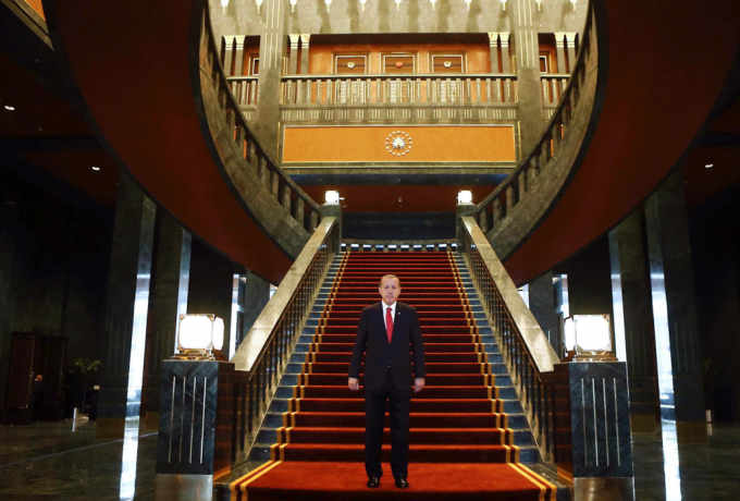 &Ocirc;ng Recep Tayyip Erdogan khai trương cung điện v&agrave;o ng&agrave;y 30/8/2014 sau khi trở th&agrave;nh tổng thống. Đ&acirc;y được cho l&agrave; cung điện lớn nhất từng được x&acirc;y dựng tr&ecirc;n thế giới trong hơn 100 năm qua.&nbsp;Ảnh:&nbsp;AFP/Getty
