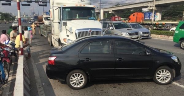 Tai nạn giao thông Plus: Tàu hỏa đâm xe tải, lái xe bị thương nặng