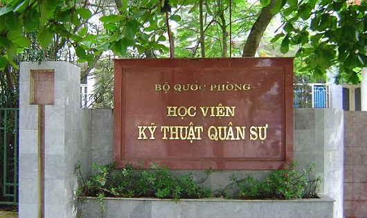 Thượng &uacute;y Việt tốt nghiệp Học viện Kỹ thuật qu&acirc;n sự.
