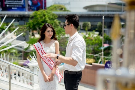 Hoa hậu Tường Linh được diễn vi&ecirc;n Th&aacute;i Lan mời tham quan địa điểm nổi tiếng