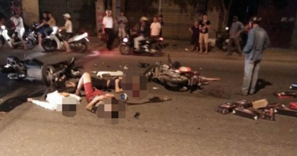Tai nạn giao thông Plus: Hai xe máy đấu đầu, ít nhất hai người chết
