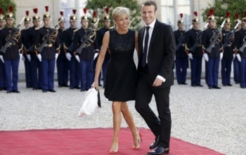 Chuyện tình của ứng viên tổng thống Pháp kém vợ 24 tuổi