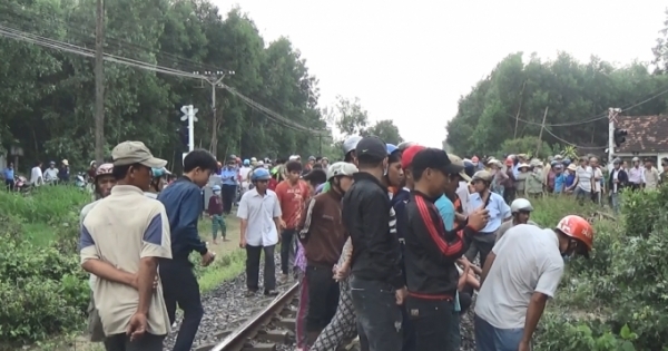 Bình Định: Tai nạn đặc biệt nghiêm trọng, tàu hỏa va chạm với ô tô, 6 người thương vong