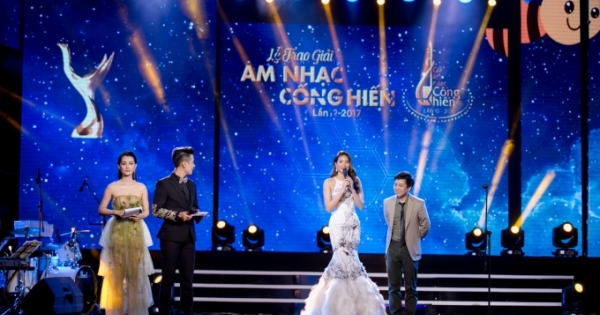 Phạm Hương diện đầm “thiên nga trắng” gợi nhớ khoảnh khắc Miss Universe 2015