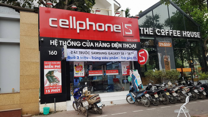 Hệ thống cửa h&agrave;ng điện thoại CellphoneS 160 Nguyễn Kh&aacute;nh To&agrave;n, nơi anh T. mua m&aacute;y.