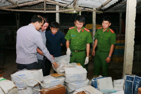 Hà Tĩnh: Phát hiện 1 hợp tác xã chứa 2 tấn thực phẩm hôi thối
