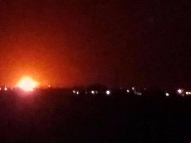 C&oacute; tổng cộng 5 vụ nổ đ&atilde; xảy ra gần s&acirc;n bay quốc tế Damascus v&agrave;o s&aacute;ng sớm ng&agrave;y 27/4. (Ảnh: Twitter)