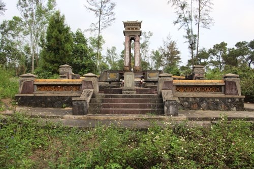 Khu mộ chung Th&aacute;i Phi&ecirc;n-Trần Cao V&acirc;n ở phường Thủy Xu&acirc;n, th&agrave;nh phố Huế.