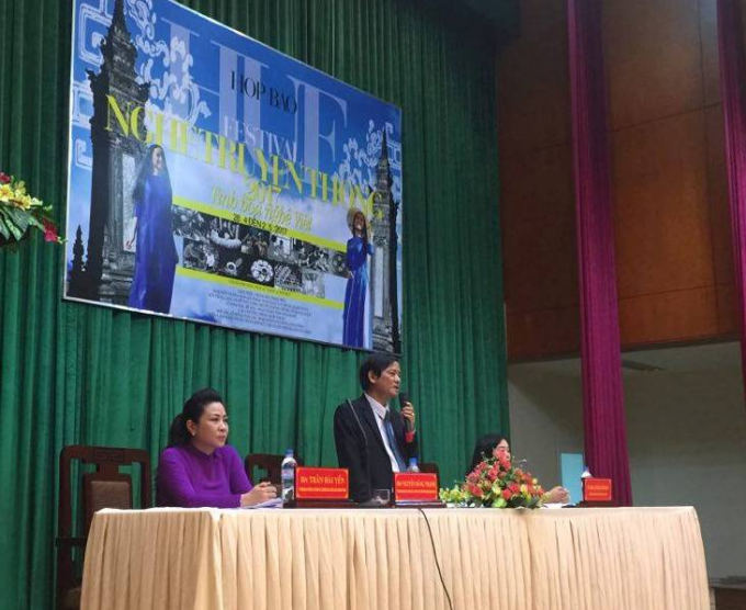 &Ocirc;ng Nguyễn Đăng Thạnh, Ph&oacute; chủ tịch UBND TP Huế ph&aacute;t biểu tại buổi họp b&aacute;o.