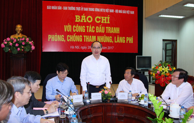 &Ocirc;ng Nguyễn Thiện Nh&acirc;n - Chủ tịch Uỷ ban Trung ương MTTQ Việt Nam ph&aacute;t biểu tại hội thảo.