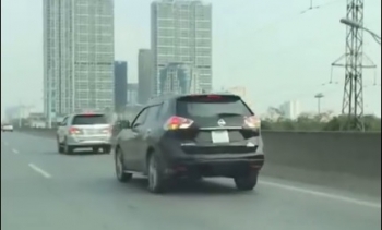 Video: 5 ô tô "rủ nhau" cùng đi lùi trên đường vành đai 3