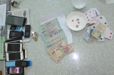 Đà Nẵng: Triệt xóa tụ điểm đánh bạc quy mô lớn tại căn hộ cấp cao