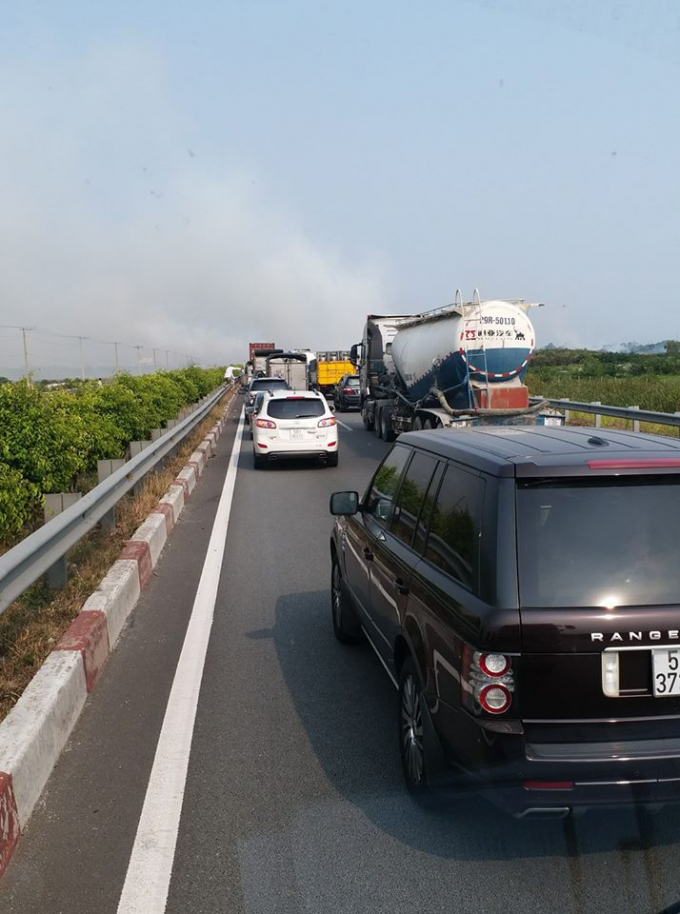 Kẹt xe nghi&ecirc;m trọng tr&ecirc;n cao tốc TP HCM - LT- DG. Ảnh:Sơn Ho&agrave;ng