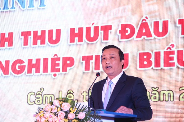 &Ocirc;ng Phạm Nam Sơn, Ph&oacute; Chủ tịch UBND quận Cẩm Lệ ph&aacute;t biểu. Ảnh: M.H.