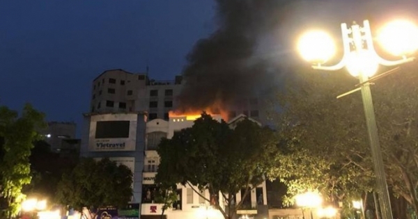 Hà Nội: Cháy cửa hàng quần áo kèm theo nhiều tiếng nổ lớn