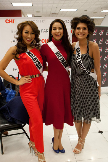 Phạm Hương sẽ hội ngộ với 20 hoa hậu từng thi Miss Universe 2015  tại Indonesia