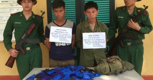Thanh Hóa: Bắt giữ 2 người Lào vận chuyển 5 bánh heroin và 26.800 viên ma túy về Việt Nam