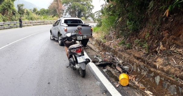 Lâm Đồng: Xe ô tô tông xe máy trên đèo Bảo Lộc, nam thanh niên bất tỉnh
